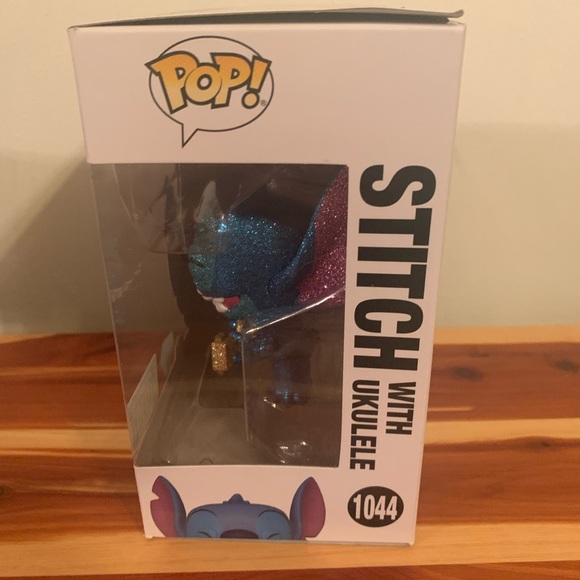 Funko Stitch with Ukulele Diamond Entertainment Earth Exclusive - Picture 4 of 6